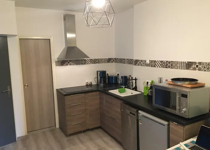 Les Meubles De Luchon - La Perle Bleue - Centre Luchon, Beau T2, 2 A 4 Personnes, Wifi Lejlighed Bagnères-de-Luchon