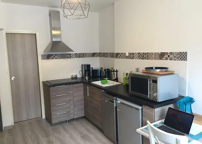 Les Meubles De Luchon - La Perle Bleue - Centre Luchon, Beau T2, 2 A 4 Personnes, Wifi *