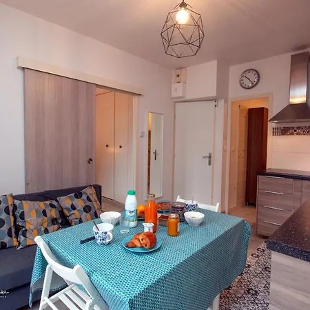 Les Meubles De Luchon - La Perle Bleue - Centre Luchon, Beau T2, 2 A 4 Personnes, Wifi