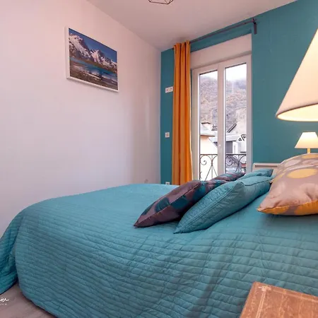 Les Meubles De Luchon - La Perle Bleue - Centre Luchon, Beau T2, 2 A 4 Personnes, Wifi * Bagnères-de-Luchon