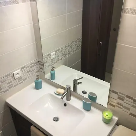 Les Meubles De Luchon - La Perle Bleue - Centre Luchon, Beau T2, 2 A 4 Personnes, Wifi