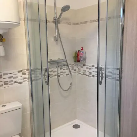 Apartment Les Meubles De Luchon - La Perle Bleue - Centre Luchon, Beau T2, 2 A 4 Personnes, Wifi
