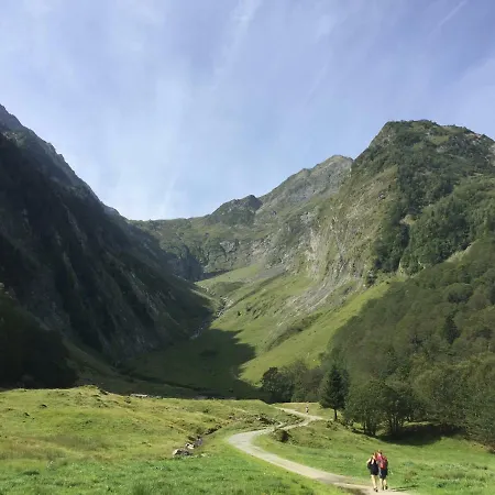 Les Meubles De Luchon - La Perle Bleue - Centre Luchon, Beau T2, 2 A 4 Personnes, Wifi *