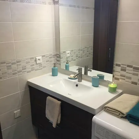 Apartment Les Meubles De Luchon - La Perle Bleue - Centre Luchon, Beau T2, 2 A 4 Personnes, Wifi *
