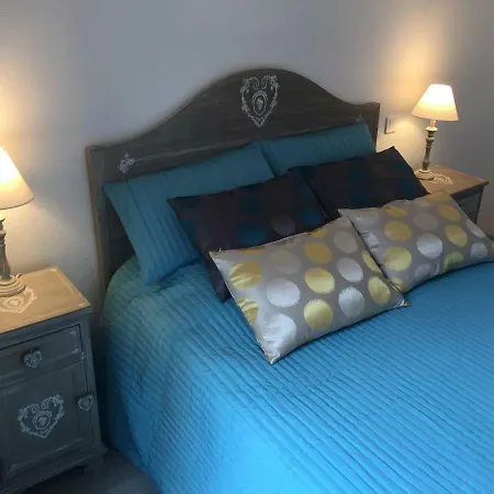 Les Meubles De Luchon - La Perle Bleue - Centre Luchon, Beau T2, 2 A 4 Personnes, Wifi * Bagneres-de-Luchon