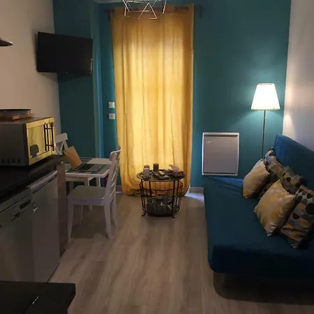 Les Meubles De Luchon - La Perle Bleue - Centre Luchon, Beau T2, 2 A 4 Personnes, Wifi * Bagneres-de-Luchon